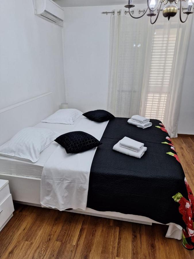 Double And Single S Apartments Zadar Eksteriør billede